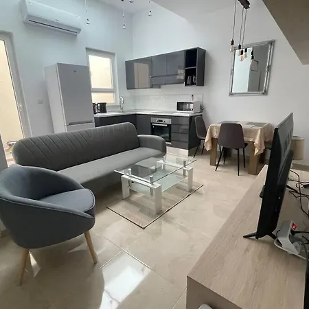 Apartman New Two Bedroom Flat Kamila On A Dwell *